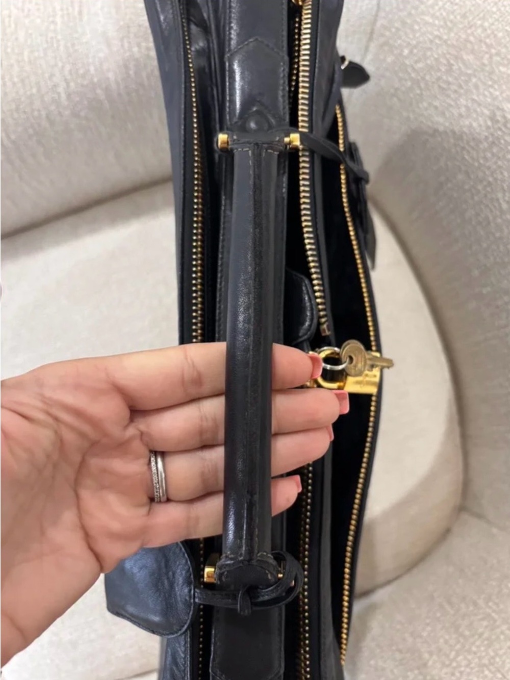 CHANEL Black Quilted Leather Shoulder Bag with Zipper - Picture 10 of 15
